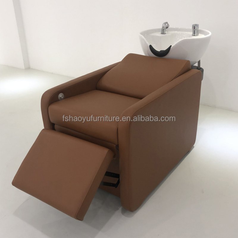 Ergonomic Footrest Adjustable - เก้าอี้สระผมหนังสีน้ำตาลสไตล์โมเดิร์น พร้อมอ่างล้างสีขาวและที่พักเท้าปรับระดับได้สำหรับร้านทำผม