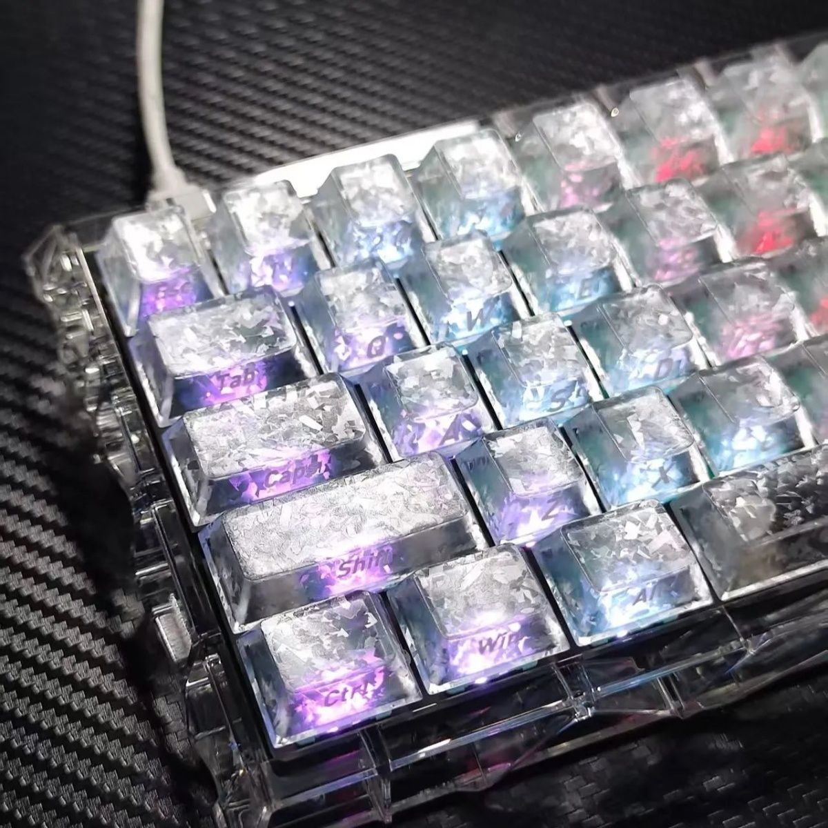 Ergonomic Keyboard Split Mechanical - คีย์แคป 132 ปุ่ม ลายคาร์บอนไฟเบอร์ สีขาวโปร่งแสง วัสดุ
